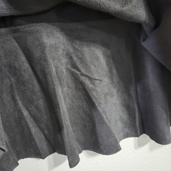 Cabi Faux Leather Black Ruffle Skirt Size XS - Picture 5 of 11